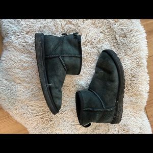 Short mini uggs boots worn